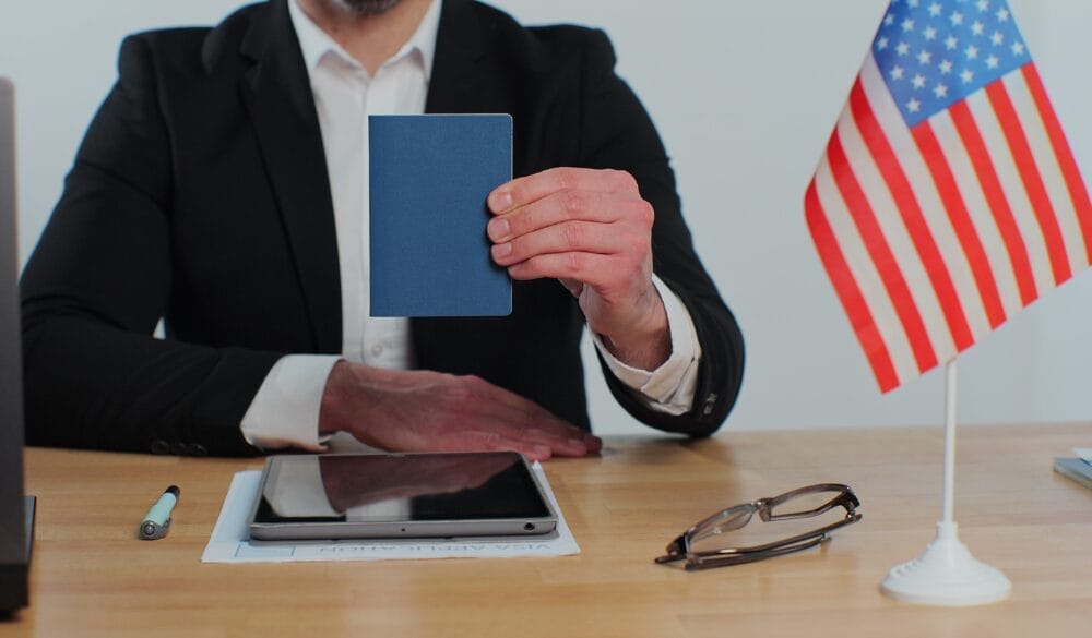 Không chuẩn bị đầy đủ hồ sơ cũng là một trong những nguyên nhân khiến quý vị rớt phỏng vấn visa định cư Mỹ