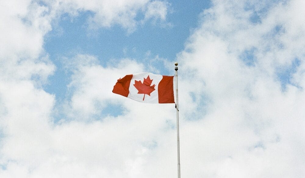 Sau 3 năm trở thành thường trú nhân Canada, quý vị có thể nộp đơn xin nhập quốc tịch Canada