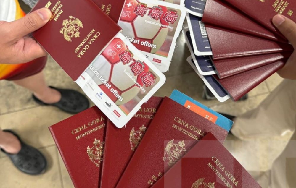 13 hộ chiếu Montenegro được cấp trong cuối tháng 7