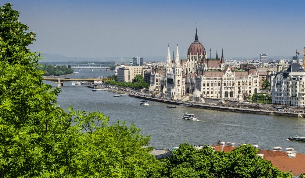 Hungary là một trong những quốc gia dễ định cư nhất Châu Âu bởi yêu cầu đơn giản, chỉ cần đáp ứng điều kiện về vốn ban đầu 