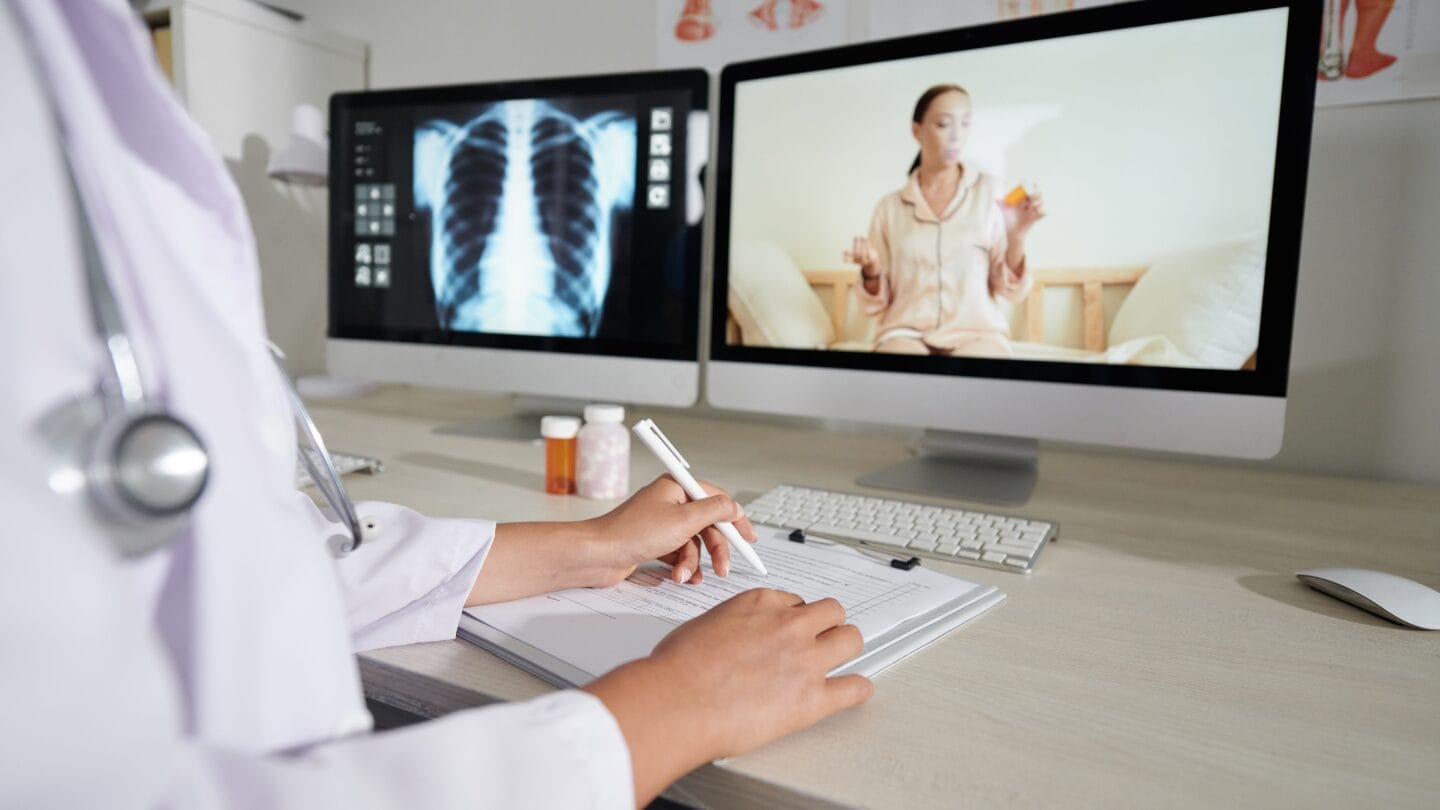 Telemedicine đang dần trở thành tương lai của ngành y tế toàn cầ với sự phát triển của công nghệ số, AI và Big Data hứa hẹn sẽ là lĩnh vực tiềm năng đối với các nhà đầu tư nước ngoài tham gia vào thị trường các quốc gia phát triển